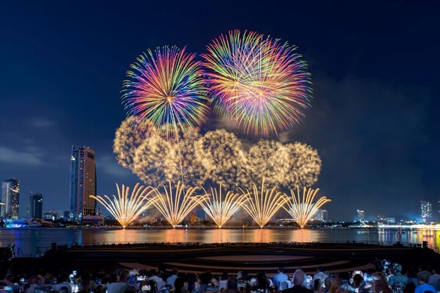 Hành trình tỏa sáng của đội pháo hoa Bộ Quốc Phòng tại DIFF 2025