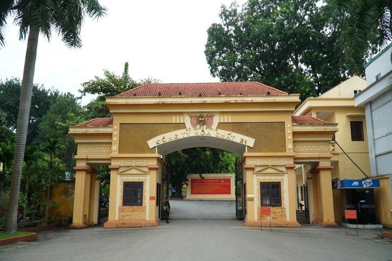 Bên ngoài nhà máy Z121 Bên ngoài nhà máy Z121