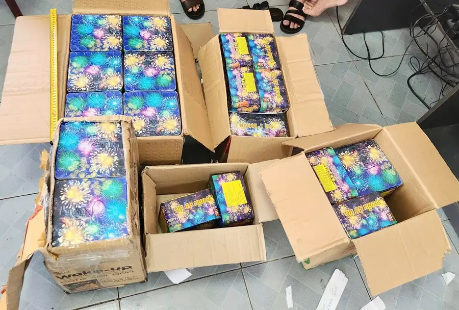 Tang vật pháo lậu 3