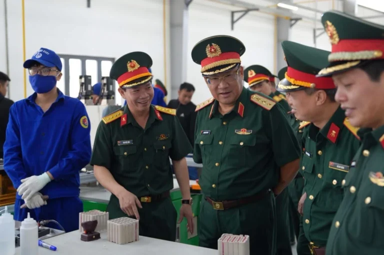 Thượng tướng Phạm Hoài Nam chỉ đạo công tác sản xuất