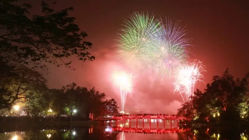 Bắn pháo hoa mừng Quốc Khánh